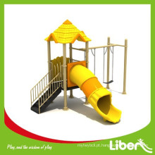 Equipamento de pátio de recreio infantil pequeno para o jardim de infância, corrediça plástica ao ar livre e balanço